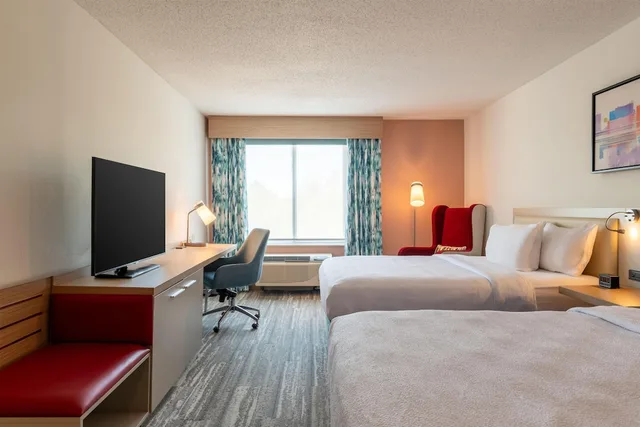 غرفة بسريرين مزدوجين، Hilton Garden Inn Portland Airport, ME 3/10