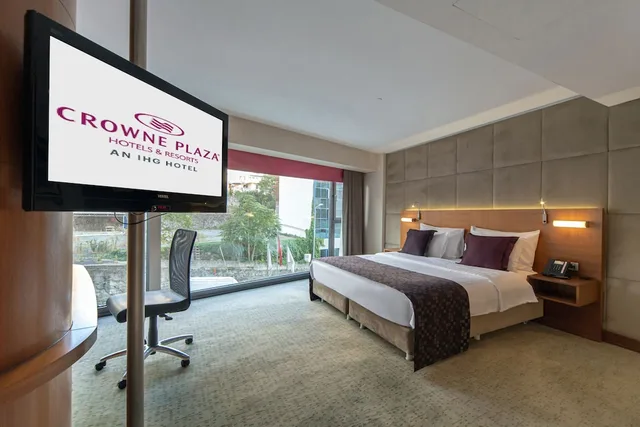 Junior Suite, King Bed, Crowne Plaza Istanbul Harbiye Hotel 10/10