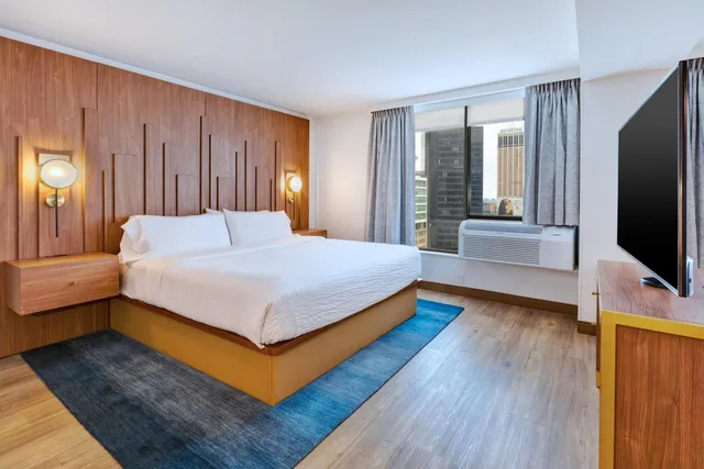 جناح بسرير كينج مع أريكة، Hotel Indigo Detroit Downtown 1/5