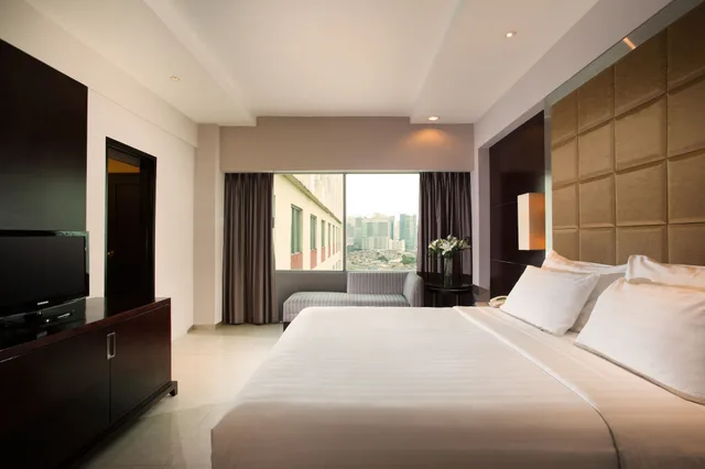 غرفة ديلوكس بسرير كوين، Hotel Santika Premiere Slipi Jakarta 1/3