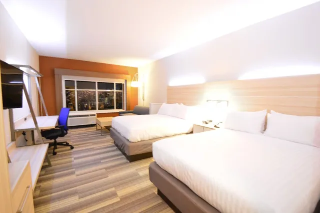 جناح بسرير كوين لذوي الإعاقة، Holiday Inn Express Suites Toledo West 2/5