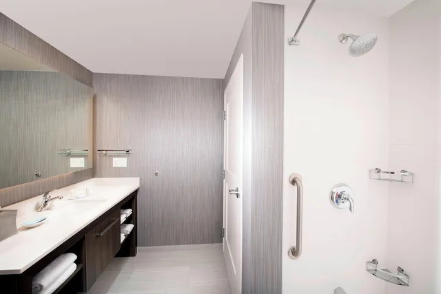 جناح بسرير كينج بغرفة نوم واحدة مع أريكة لذوي الإعاقة، Residence Inn By Marriott Baltimore Owings Mills 4/4