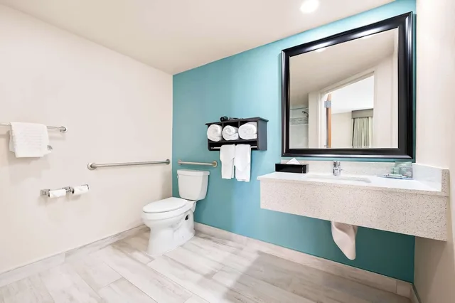 غرفة قياسية بسرير كوين لذوي الإعاقة، Best Western Intracoastal Inn 5/7
