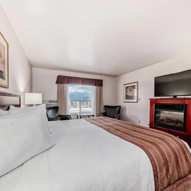 جناح بسرير كينج بجاكوزي، Grande Cache Inn and Suites 2/7
