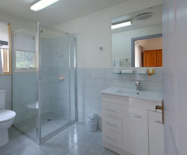 Room, 1 Queen and 1 Single Bed, Murphy Bed, River View, Riverview Boutique Motel 2/2