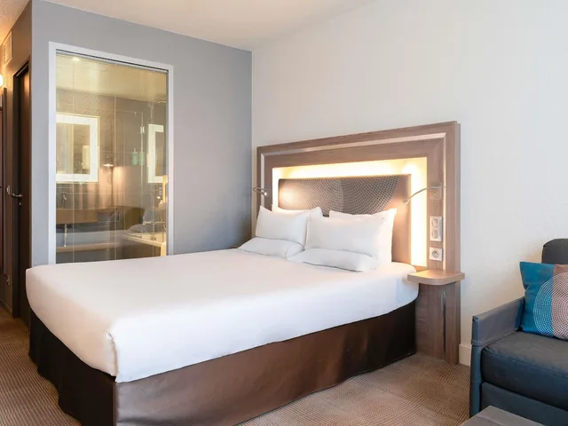 Superior, Double Bed, Sofa, Novotel Paris 17 6/10