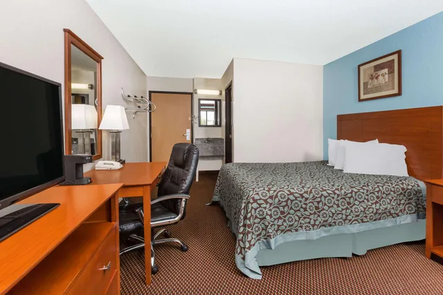 غرفة بسرير كوين، Days Inn By Wyndham Ankeny - Des Moines 3/3