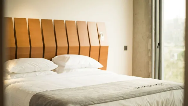 غرفة بريميوم بسرير كينج، Bossa Nova Beirut Hotel 3/8
