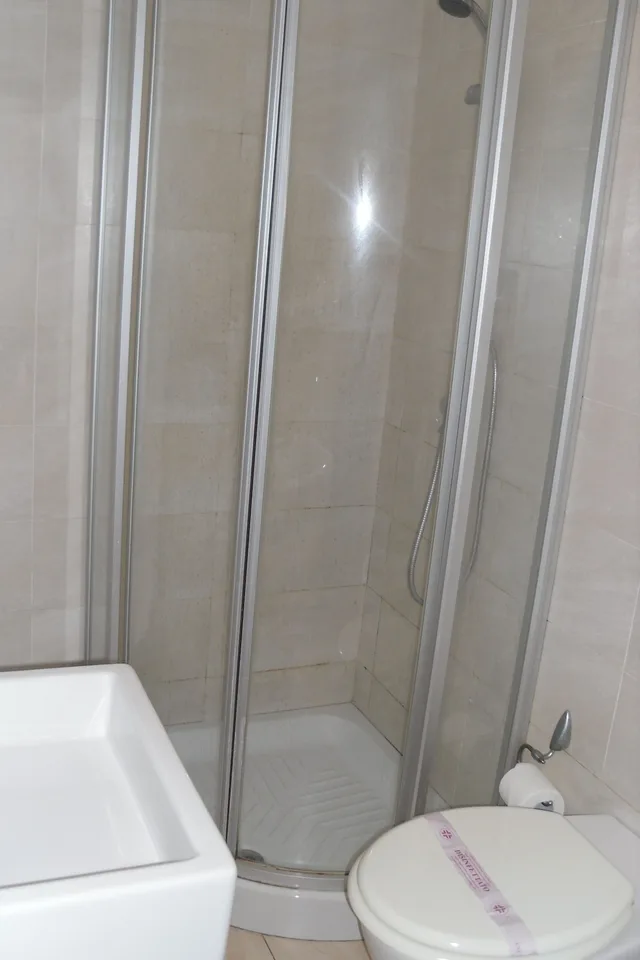 غرفة مفردة، Hotel Como 11/14