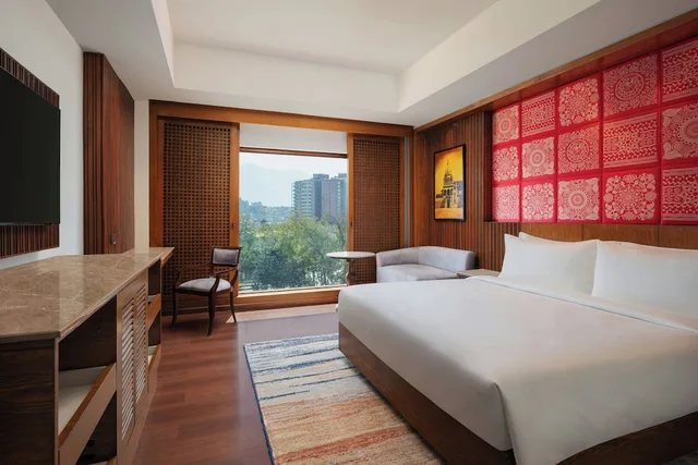 Club, King Bed, City View, The Soaltee Kathmandu 1/3