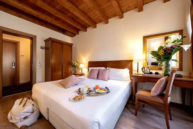 Classic, Double Bed, Venice Resort 1/7