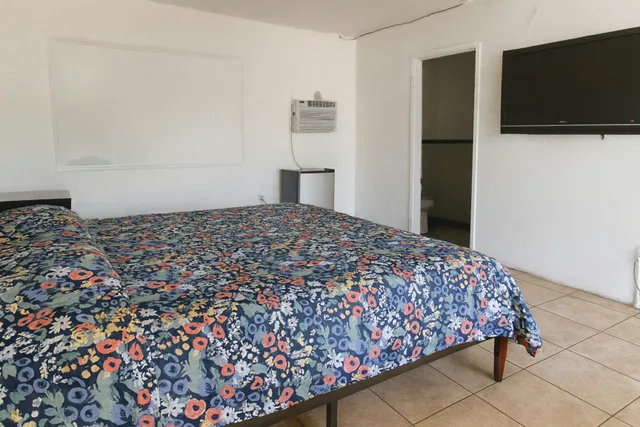غرفة بسرير كينج للمدخنين، Antigua Motel by OYO Tampa US - 41 2/6