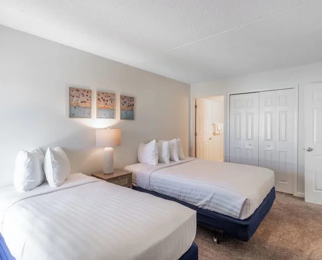 2 Bedrooms, Condo, Standard, King and Queen Bed, Single Bed, Bay View, Sofa, Balcony, Bay Club Resort 1/9