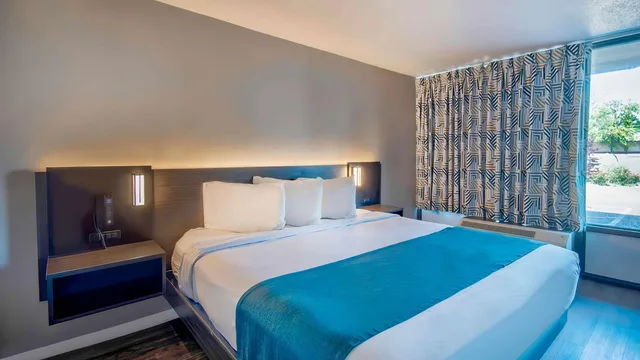 غرفة بسرير كينج لذوي الإعاقة، Motel6 Louisville, KY - Airport - Fair Expo 5/10