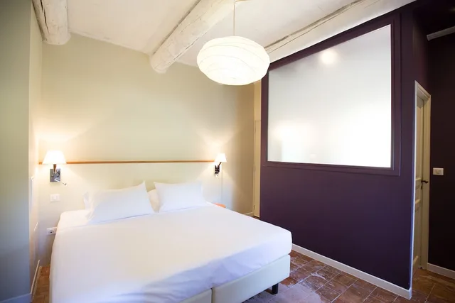 King Bed, Domaine Cie 8/10