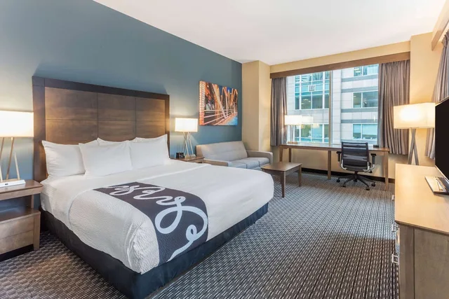 غرفة ديلوكس بسرير كينج، La Quinta Inn Suites By Wyndham Chicago Downtown 2/10