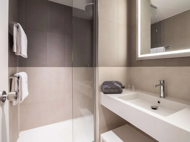 Deluxe, Suite, 2 Queen Beds, Novotel Brugge Centrum 7/8