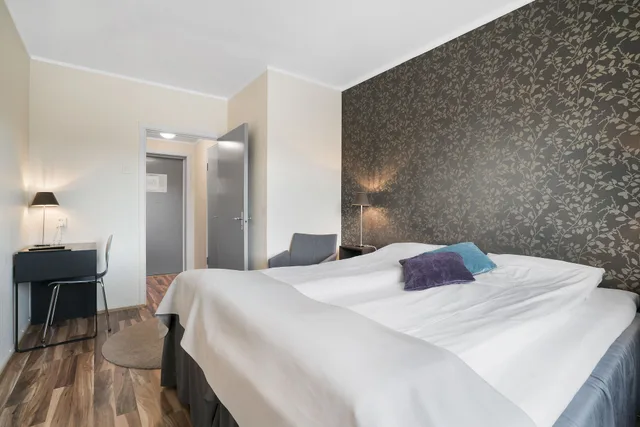 غرفة قياسية بسريرين منفصلين، Bardufoss Hotell 1/3