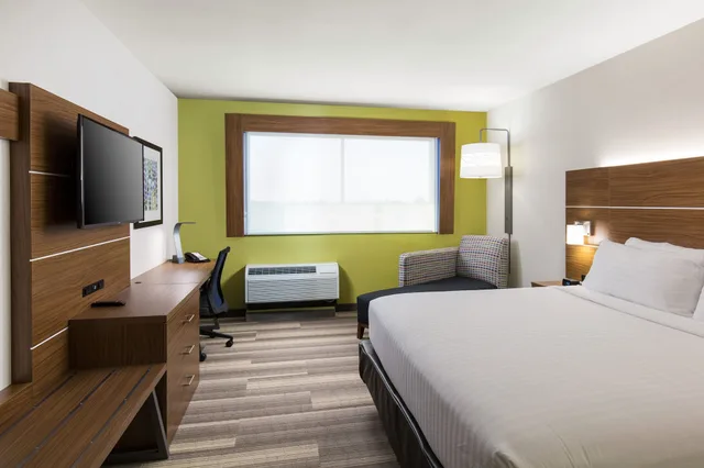 غرفة قياسية بسريرين كوين لذوي الإعاقة، HOLIDAY INN EXPRESS VISALIA 1/5