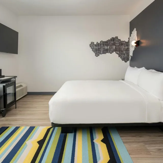 Loft, King Bed, Partial View، Aloft Sacramento Airport Natomas 1/3