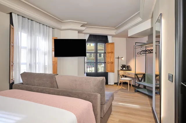 غرفة ديلوكس ثلاثية بإطلالة على المدينة، Boutique Hotel Luna Triunfo Granada 3/4