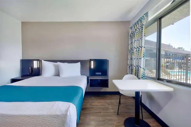 غرفة بسرير كوين، Motel6 Palmdale, CA 4/10