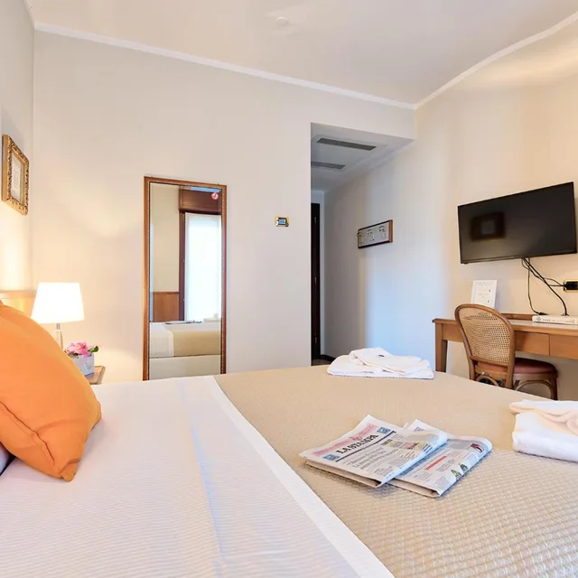 Room, Double Bed, Balcony, Albergo Villa Priula 7/10