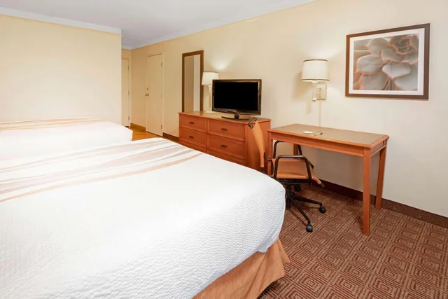 غرفة مفردة بسرير كينج، La Quinta Inn And Suites By Wyndham Salt Lake City Layton 1/1
