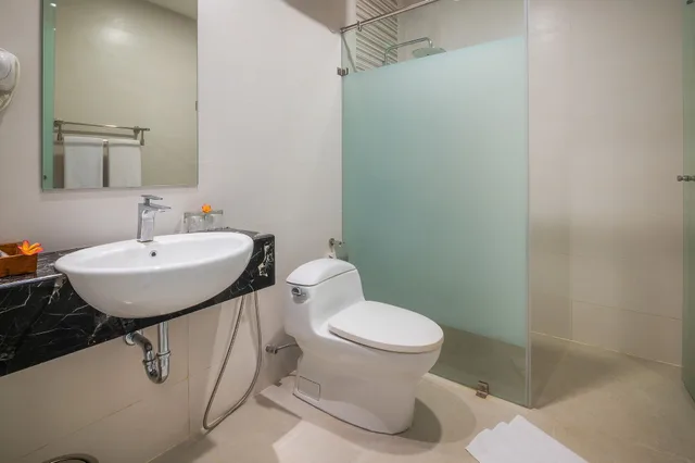 غرفة ديلوكس بسرير كوين، Padma Sari Hotel 2/2