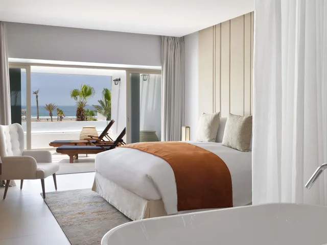 جناح بسرير كينج بإطلالة على البحر، Sofitel Agadir Royal Bay Resort 1/3