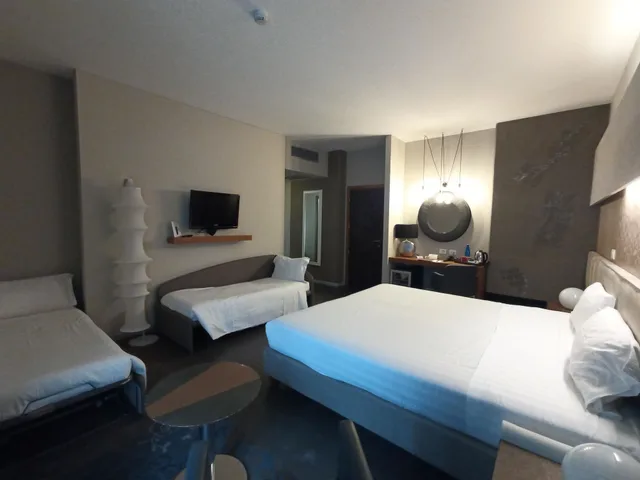 جناح جونيور عائلي بسرير كينج وسريرين منفصلين، Admiral Park Hotel 2/3