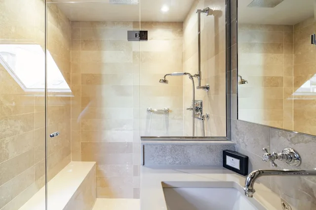 جناح سيغنتشر بسرير كوين مع أريكة، Hotel Le Presbytere 6/9
