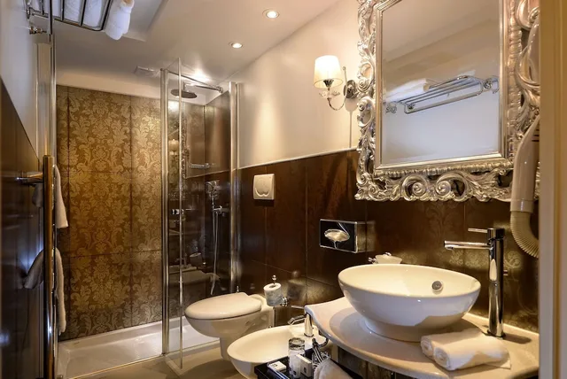 غرفة كلاسيكية بسرير كوين، Hotel Olimpia Venice, BW Signature Collection 8/10