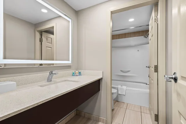 جناح بسريرين كوين، Comfort Inn & Suites Calgary Airport - South 2/2
