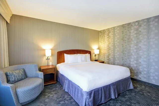 غرفة بسرير مزدوج لذوي الإعاقة، Courtyard by Marriott Springfield 2/4