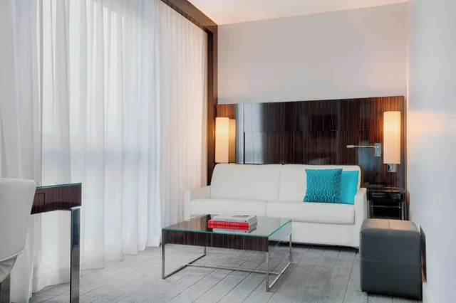 جناح جونيور بسرير كينج، Le Meridien Paris Arc De Triomphe 3/7