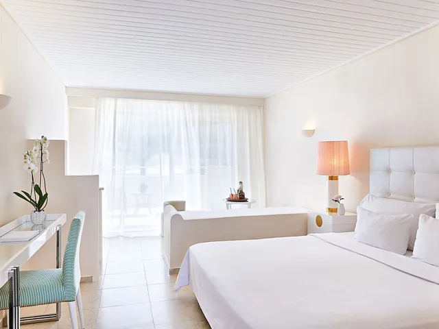 بنغل بإطلالة على البحر، Creta Palace, A Resort to Live 1/7