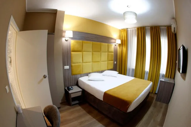 Economy, Queen Bed, Hotel Midi-Zuid 1/1