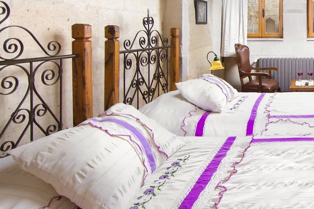 Stone, Twin Beds, Terra Cave Hotel 4/6