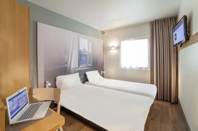 غرفة بسريرين منفصلين، B&B HOTEL Paris Malakoff Parc des Expositions 2/5