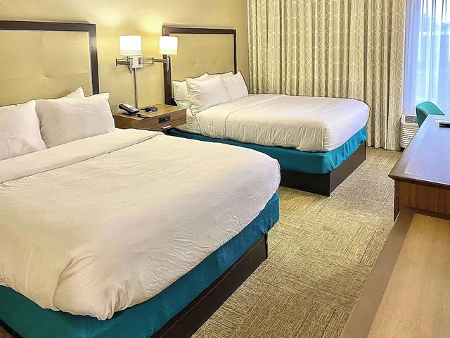 Room, 2 Queen Beds, Accessible, Comfort Inn Darien - North Brunswick 4/6