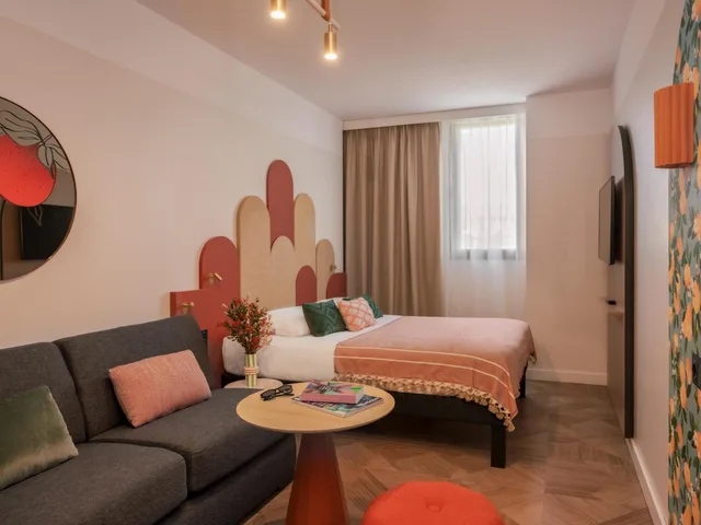 غرفة عائلية بسرير كوين مع أريكة، Ibis Styles Sevilla City Santa Justa 2/3