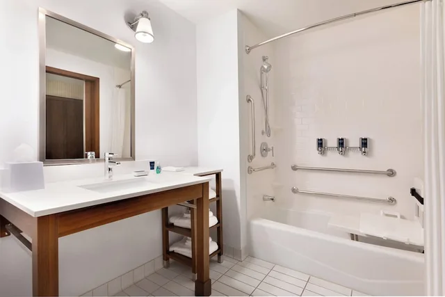 غرفة تقليدية بسريرين كوين، Four Points by Sheraton Fargo Medical Center 5/5