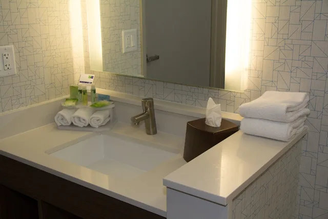 غرفة قياسية بسرير كينج بإطلالة على المدينة، Holiday Inn Express Salt Lake City Downtown 6/6
