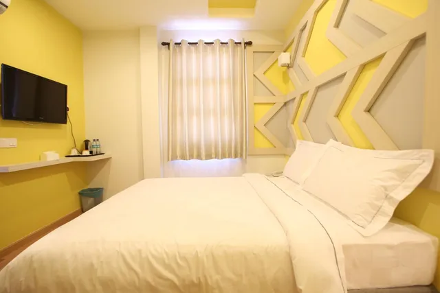 غرفة ديلوكس بسرير مزدوج، Sunshine Inn Plus 2/5