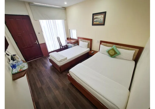 غرفة ثلاثية بسرير كوين وسرير فردي، QUAN QUAN HOTEL 2/7