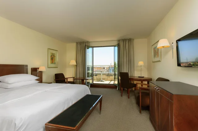 غرفة سوبيريور بسريرين منفصلين بإطلالة على الفناء، Sheraton Carlton Hotel Nuernberg 1/9