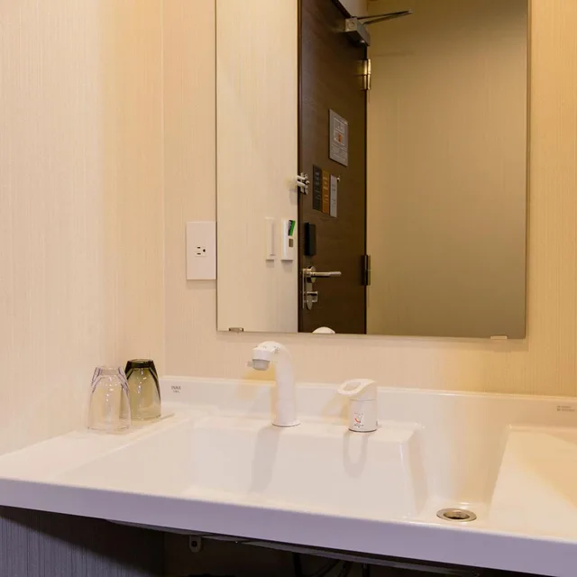 غرفة بسرير كينج لذوي الإعاقة، KOKO HOTEL Takamatsu 6/7