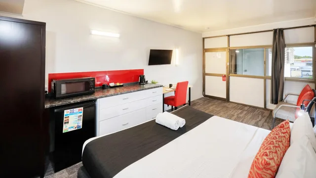 غرفة ديلوكس بسرير كينج، TROPICAL GATEWAY MOTOR INN 1/3