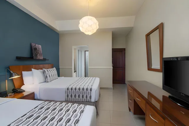 غرفة سوبيريور بسرير مزدوج وسريرين منفصلين، HODELPA CARIBE COLONIAL 1/3